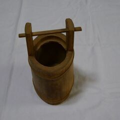 竹製の花入れの画像