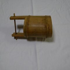 竹製の花入れの画像