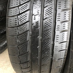 215/45R17 スタッドレスタイヤ2本取り付け無料の画像