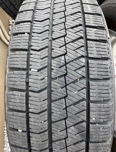 バリ溝スタッドレスタイヤホイール付き　205/60R16 VRX2