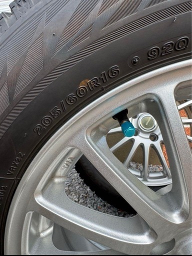 バリ溝スタッドレスタイヤホイール付き　205/60R16 VRX2