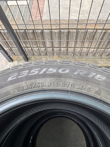 スタッドレスタイヤ4本　235/50R 18