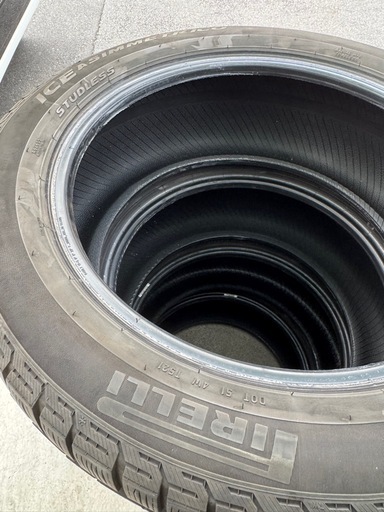 スタッドレスタイヤ4本　235/50R 18