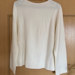 新品未使用品‼️UNIQLOにニットの画像