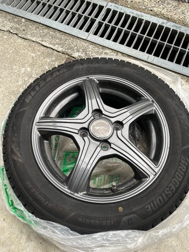 スタッドレスタイヤ4本ホイール・ナット付【お話し中】