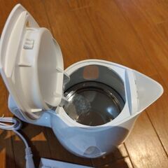 ほぼ新品　土台リコール交換済　リファール　電気ケトル　白の画像