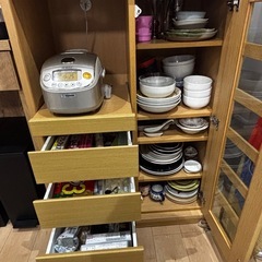引き取り確定食器棚 の画像