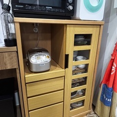 引き取り確定食器棚 の画像