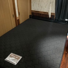 ダブルベッド、マットレスの画像