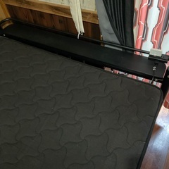 ダブルベッド、マットレスの画像