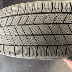 ワンシーズンのみ！215/60/R17 スタッドレス　ブリヂストン　VRX3の画像