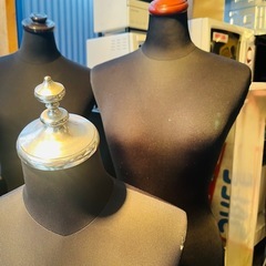 トルソー　マネキン　レディース　黒布張り　一点売り　大量入荷セール価格！　トルソー マネキン ディスプレイ什器 レディース torso mannequin display dummy 店舗什器 店舗用什器 ショップ什器 黒 ブラックの画像