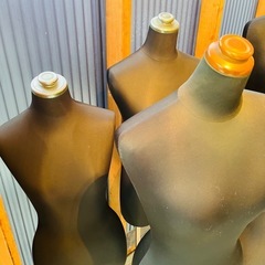 トルソー　マネキン　レディース　黒布張り　一点売り　大量入荷セール価格！　トルソー マネキン ディスプレイ什器 レディース torso mannequin display dummy 店舗什器 店舗用什器 ショップ什器 黒 ブラックの画像