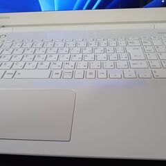 東芝　高性能7世代Core i7搭載 高速SSD240G　メモリ大容量8G　薄型スリム　テンキー　フルHD大画面15.6インチ　薄型軽量モデル　カメラ内蔵　HDMI出力　USB3.0 Wifi対応の画像