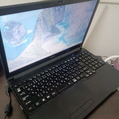 富士通　　高性能8世代i3　高速SSD　 Wifi対応　カメラ内蔵の画像