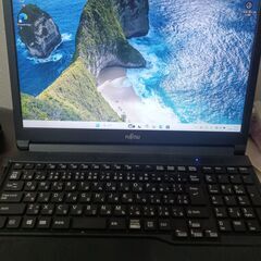 富士通　　高性能8世代i3　高速SSD　 Wifi対応　カメラ内蔵の画像