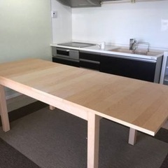 IKEA 伸長式テーブル BJURSTA の画像