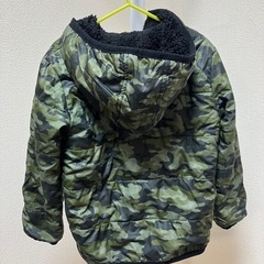 迷彩柄 フード付きジャケット110cmの画像