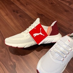 未使用品　PUMA ホワイト/レッド スニーカーの画像