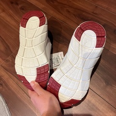 未使用品　PUMA ホワイト/レッド スニーカーの画像