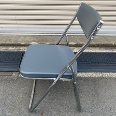 パイプ椅子の画像