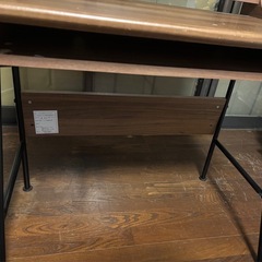 【取り引き先決定】机と椅子の画像