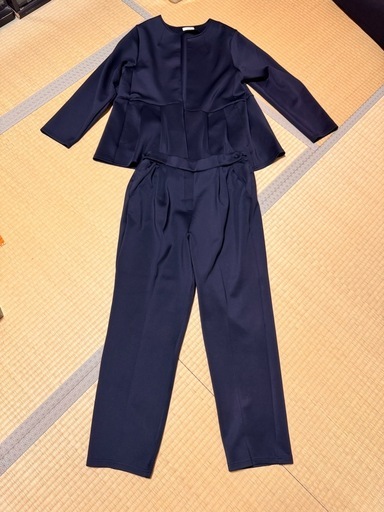 ネイビー　ペプラム　ダンボールセットアップ　スーツ　ぽっちゃり　Hina