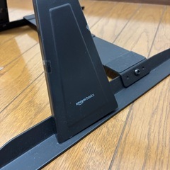Amazon  basics テレビスタンドの画像