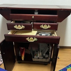 木製キャビネット（ベルーナインテリア）の画像