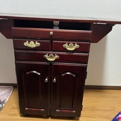 木製キャビネット（ベルーナインテリア）の画像