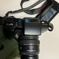 PENTAXの一眼フィルムカメラです　、父が使うていたものまだまだ使えるものの画像