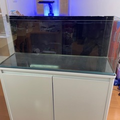 水槽と台とLEDの画像