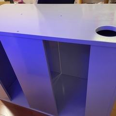 水槽と台とLEDの画像