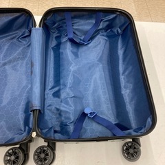 【ジモティー割引で最大15％OFF⭐️】 キャリーケース シルバーの画像