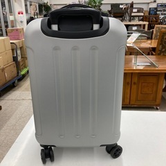 【ジモティー割引で最大15％OFF⭐️】 キャリーケース シルバーの画像
