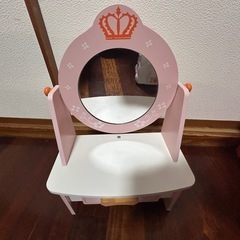 女の子　オモチャの画像