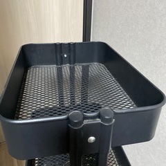 ローラ付スチール製の棚、お譲りしますの画像