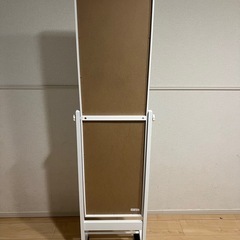ニトリ　キャスター付き　スタンドミラーの画像