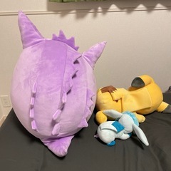 ゲンガー、ピカチュウ、グレイシアぬいぐるみの画像