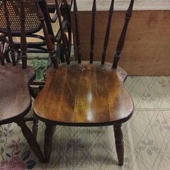 【OmNi ANTIQUEs】古い椅子です。の画像