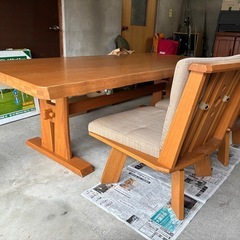 ダイニングテーブルの画像