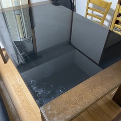ダイニングテーブルの画像