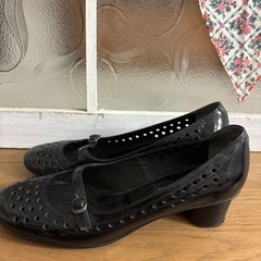 ツモリチサトパンプス22.5cmの画像
