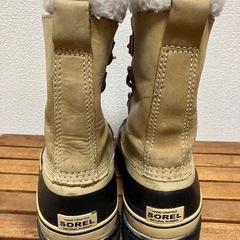 SOREL Caribou スノーブーツ ベージュ/ブラック25㎝の画像
