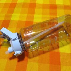 ☆★Ohget 2リットル直飲み水筒低使用品★☆の画像
