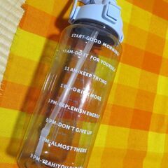 ☆★Ohget 2リットル直飲み水筒低使用品★☆の画像