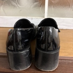 ZARAエナメル靴23cmの画像