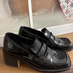 ZARAエナメル靴23cmの画像