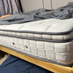 セミダブルベッドとフレームのセットの画像