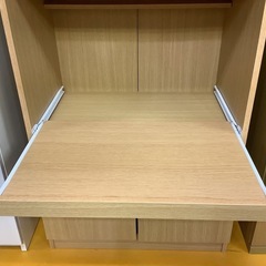 【リサイクルサービス八光】幅60㎝　ベージュ　スリム食器棚の画像